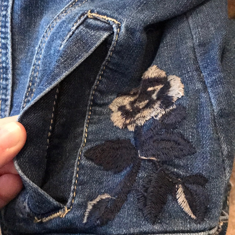 Embroidered Jean jacket - Picture 7 of 7